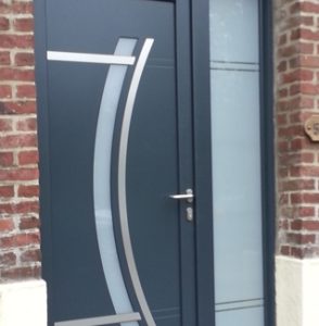 Portes d’entrée PVC, Alu ou Bois Fermeture de sécurité Vitrage anti-effraction Paumelles renforcées Grand choix de panneaux